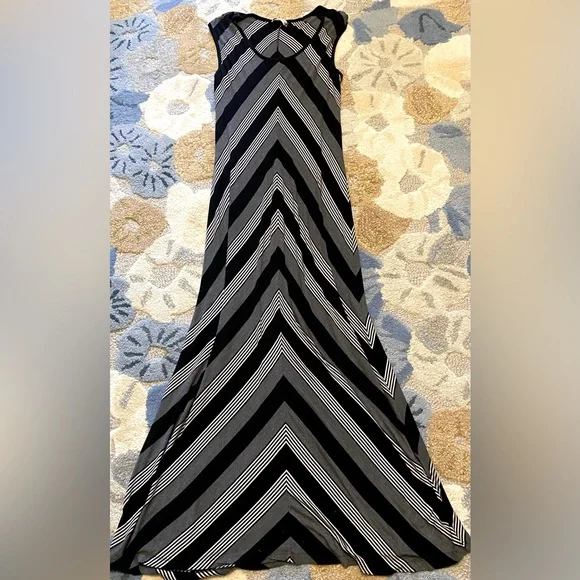 Calvin Klein | Dresses | Calvin Klein Sleeveless Grays And Black Chevron  Pattern Jersey Maxi Dress | Poshmark